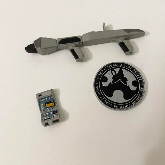 2002 Star Trek Lieutenant Commander Data 7 Inch Action Figure - Picture 2 of 16